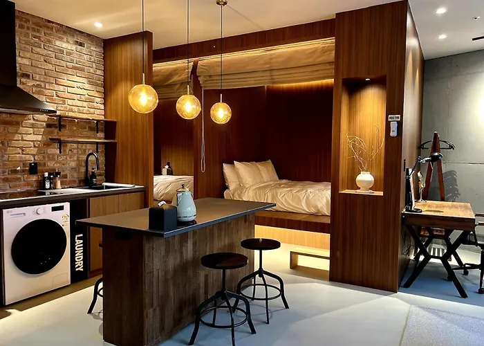 Boutique Frge 60sqm, 4pax, Ddp, Local Markets
