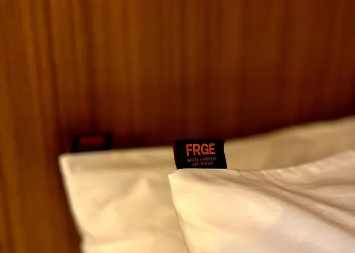 Boutique Frge 60sqm, 4pax, Ddp, Local Markets *
