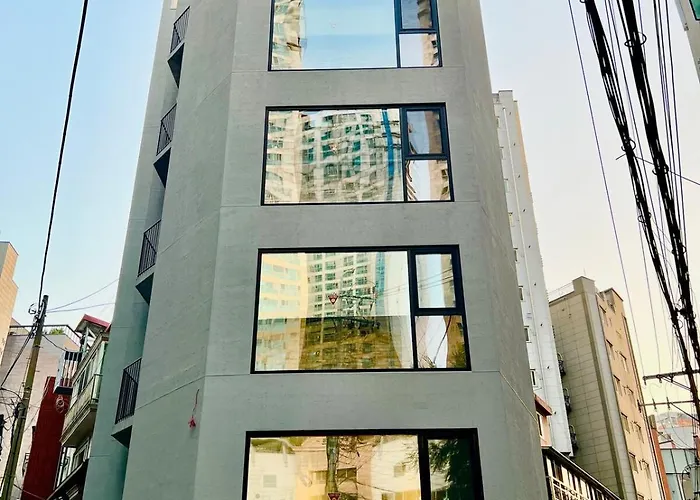 Boutique Frge 60sqm, 4pax, Ddp, Local Markets *