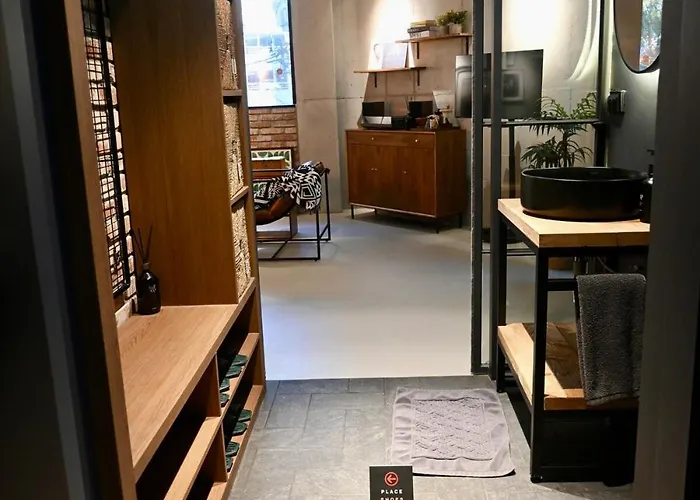 Boutique Frge 60sqm, 4pax, Ddp, Local Markets