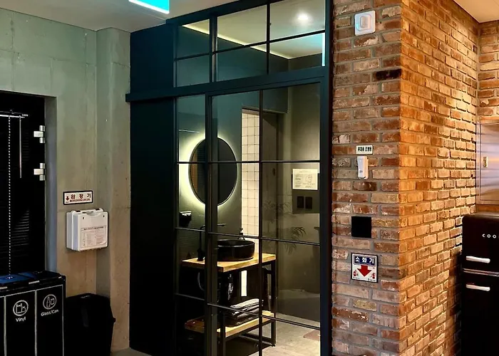 Boutique Frge 60sqm, 4pax, Ddp, Local Markets